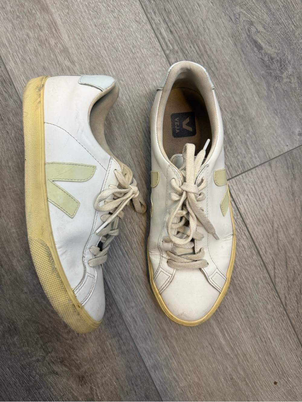 Veja White Leather Sneakers with Pale Yellow Accents size 9